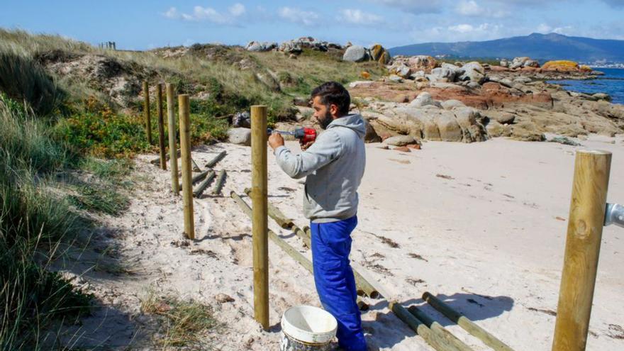 El imprescindible asfaltado del camino a la playa de Area da Secada en A Illa