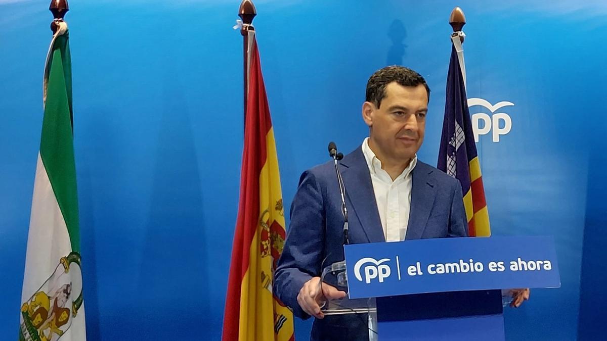 El presidente andaluz, Juanma Moreno, este sábado, en una rueda de prensa tras un acto del PP de Palma de Mallorca.