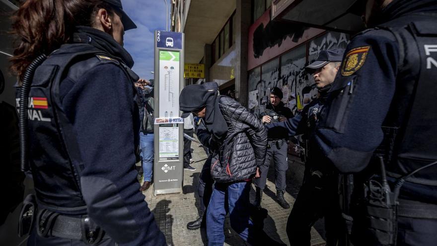 Operación policial contra una banda juvenil: «Es gente mala que no tiene nada que perder, van con machetes»