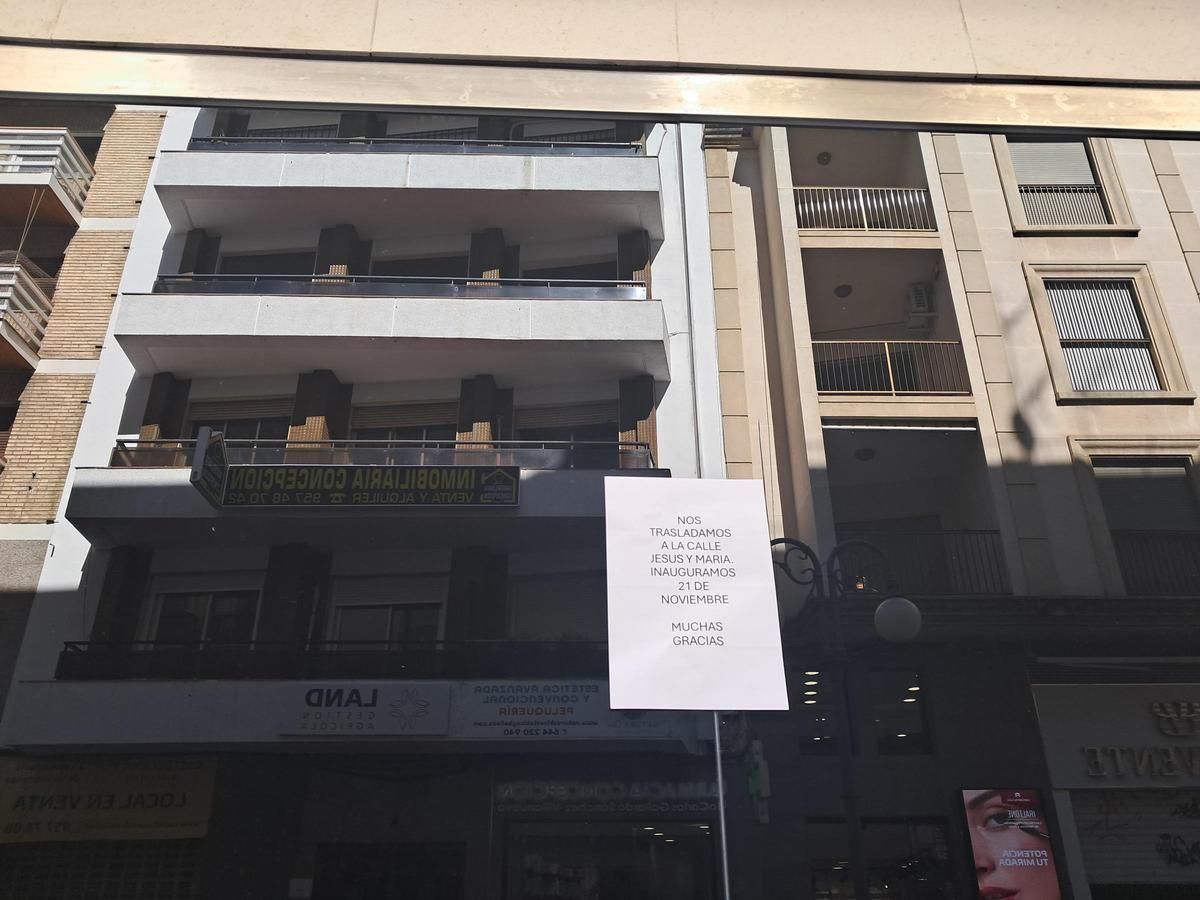 Cartel colocado en la tienda de Bershka en Concepción, ya cerrada.