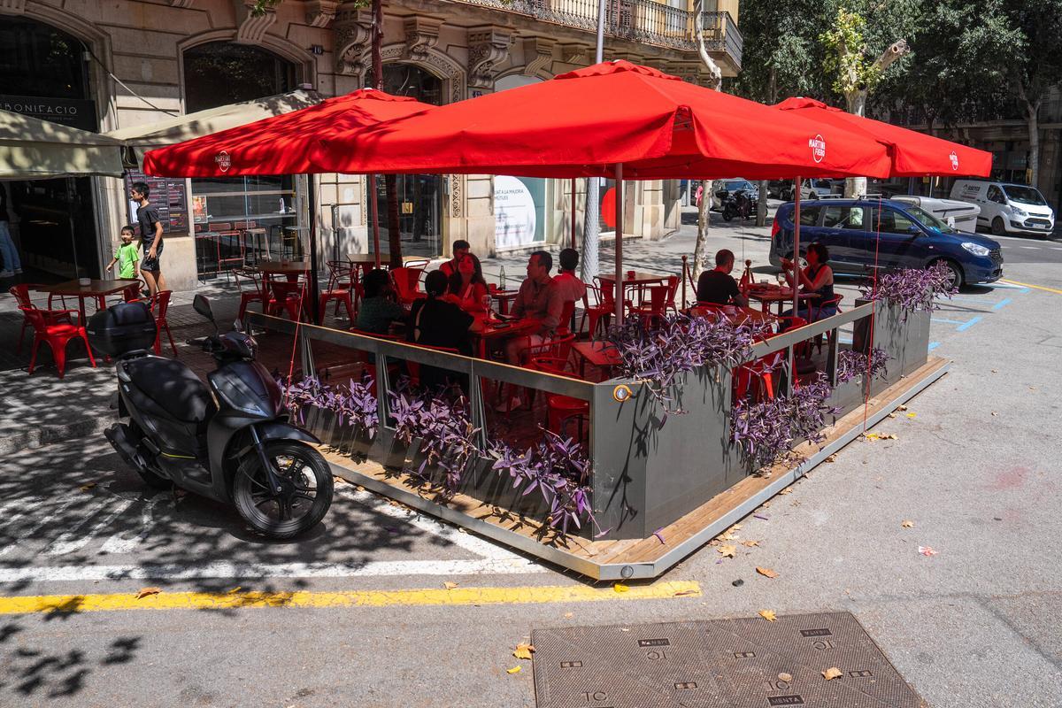 Terraza del restaurante la Bocca di Bonifacio, en Ausiàs Marc, tras el rediseño.