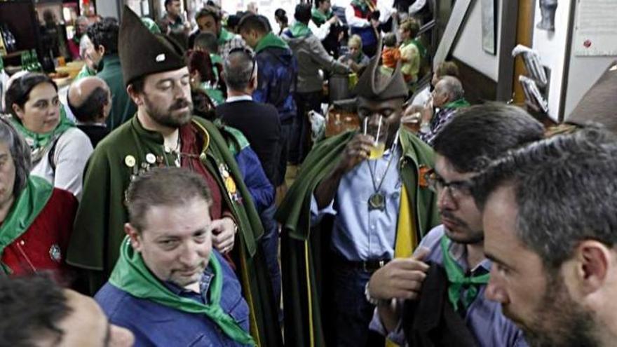 Ambiente festivo en uno de los negocios del Barrio de la Sidra.