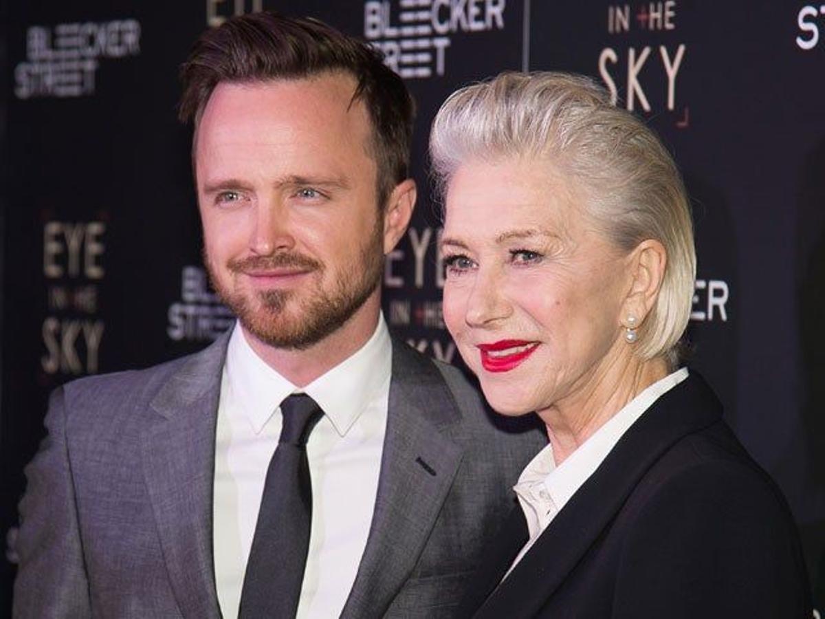 Aaron Paul y Helen Mirren se ponen elegantes para presentar 'Eye in the sky' en Nueva York