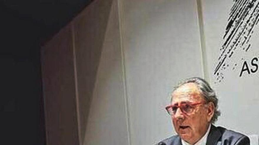 Ortuño en una 
conferència a Oviedo.