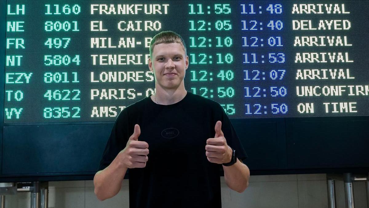 Elias Valtonen, nuevo fichaje taronja, aterriza en Valencia