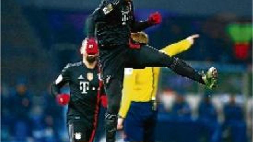 El Bayern pateix a Berlín però guanya per la mínima