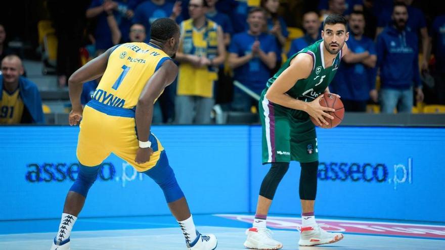 Jaime Fernández, durante el encuentro de Eurocup en la pista del Asseco Arka Gdynia.