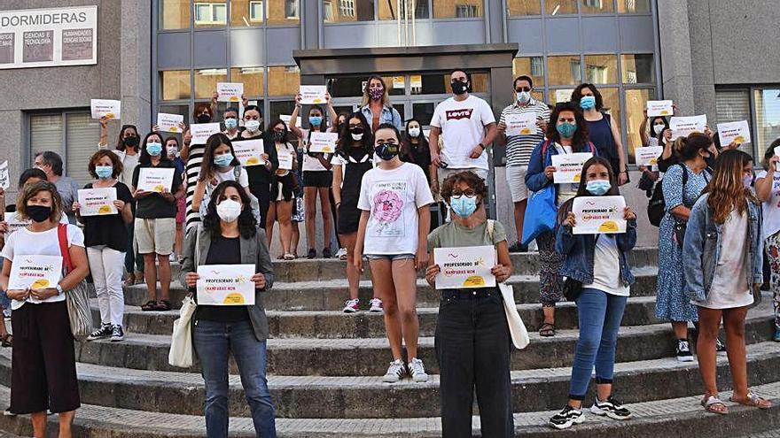 Protesta en el instituto de Adormideras por las mamparas.