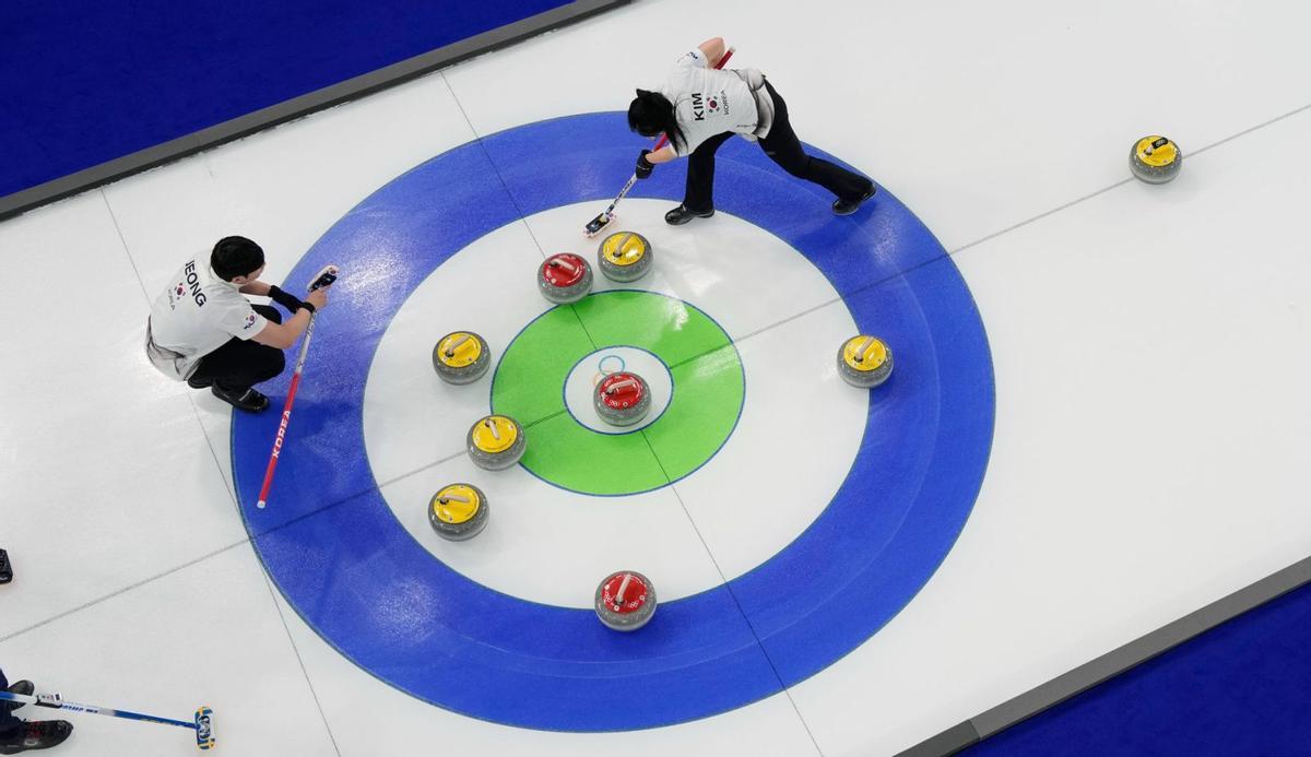 La competició comença amb una apagada de llum