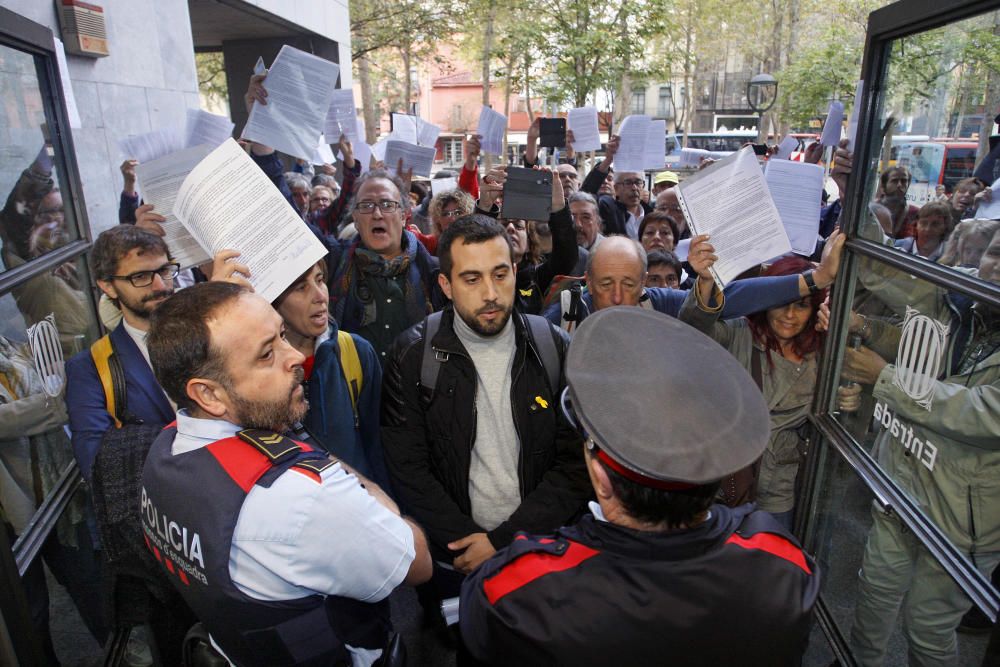 Tensió als jutjats de Girona quan més de 100 persones s'han volgut «autoinculpar»