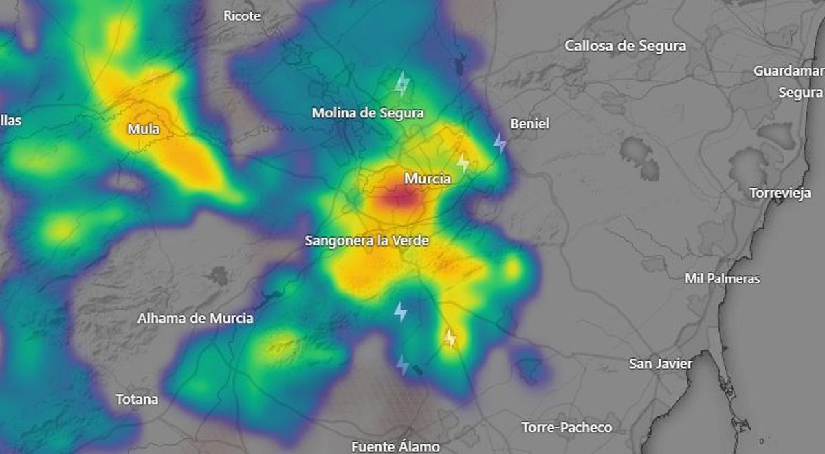 La lluvia se está cebando en la tarde de este miércoles con la zona de Murcia.