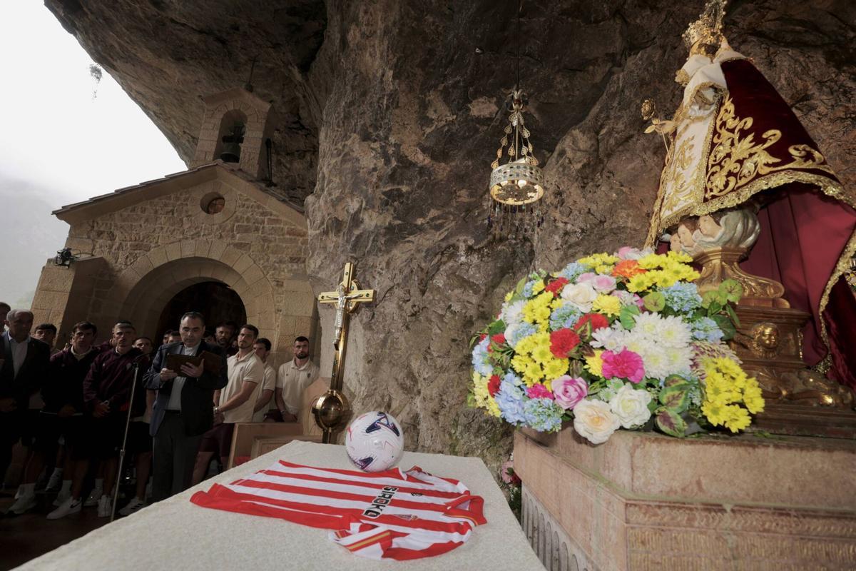 El Sporting de Gijón visita a la Santina. El Sporting de Gijón visita a la Santina.