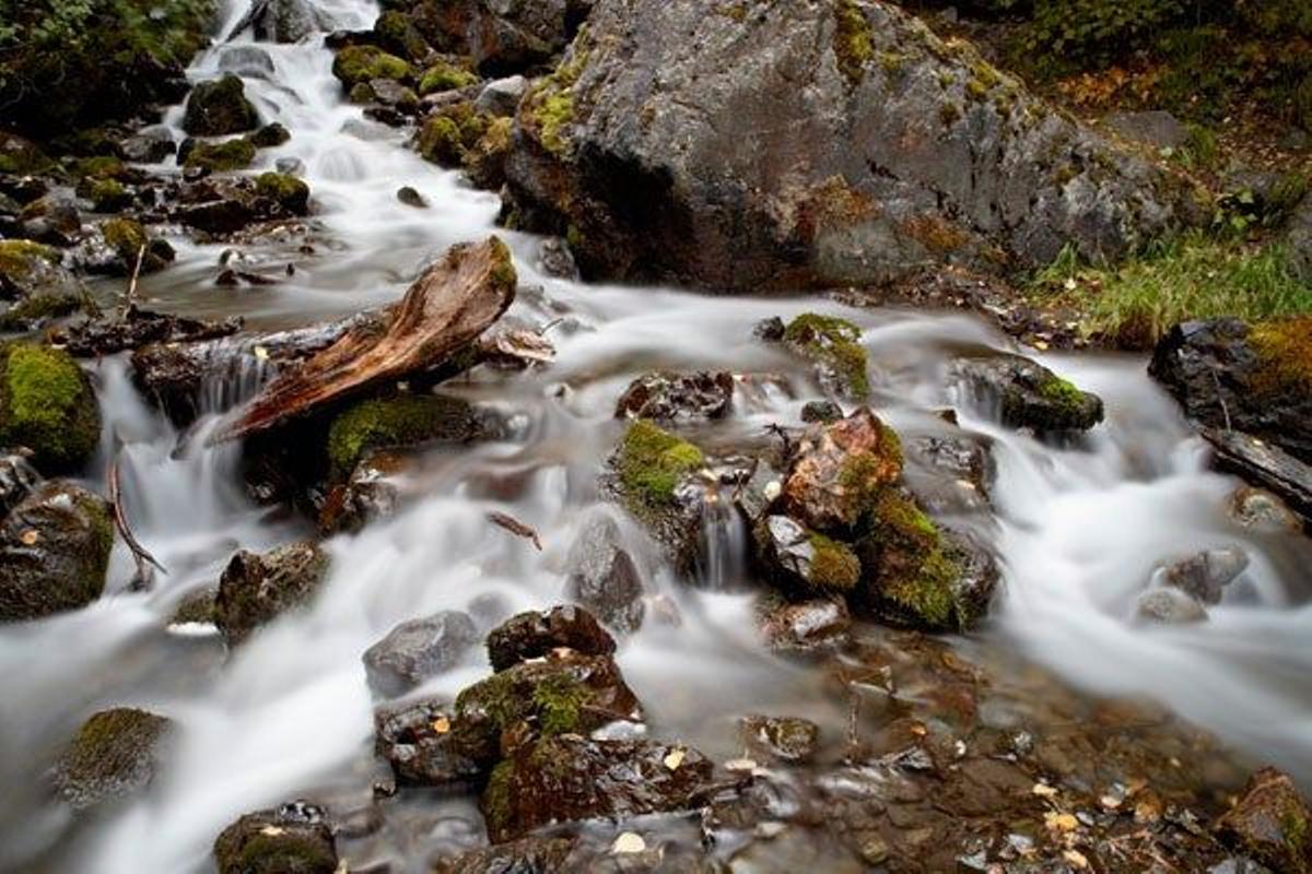 Cascada en las inmediaciones del pico Pioneer, en Alaska.