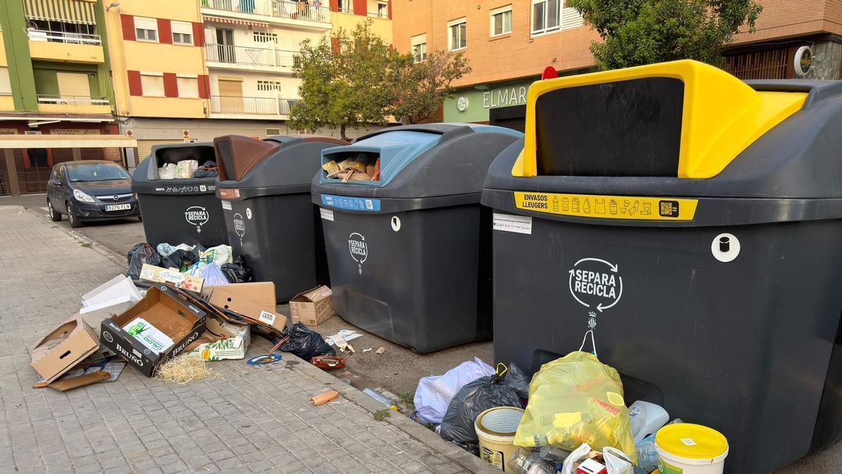 Tercer día de huelga de basuras en Sagunt: Así están algunos contenedores
