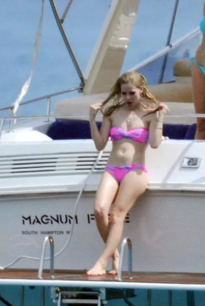 Avril Lavigne, de relax en Saint-Tropez