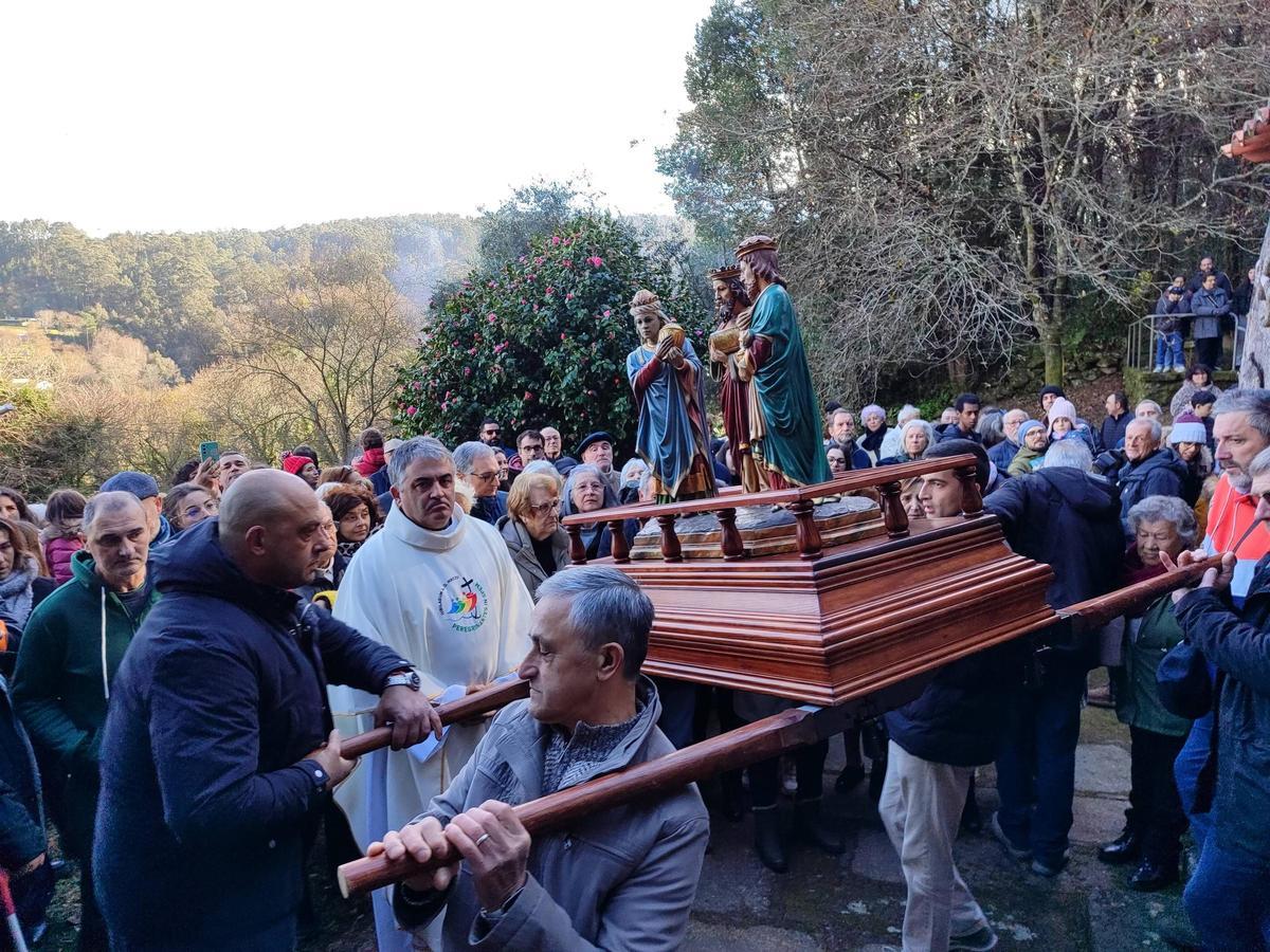 La Romaría de Santos Reis en Bueu, en la capilla diseñada por Urbano Lugrís