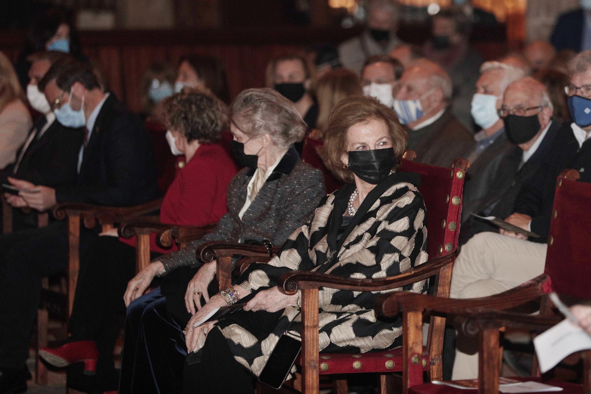 La reina Sofía asiste al concierto solidario de Projecte Home en la Catedral