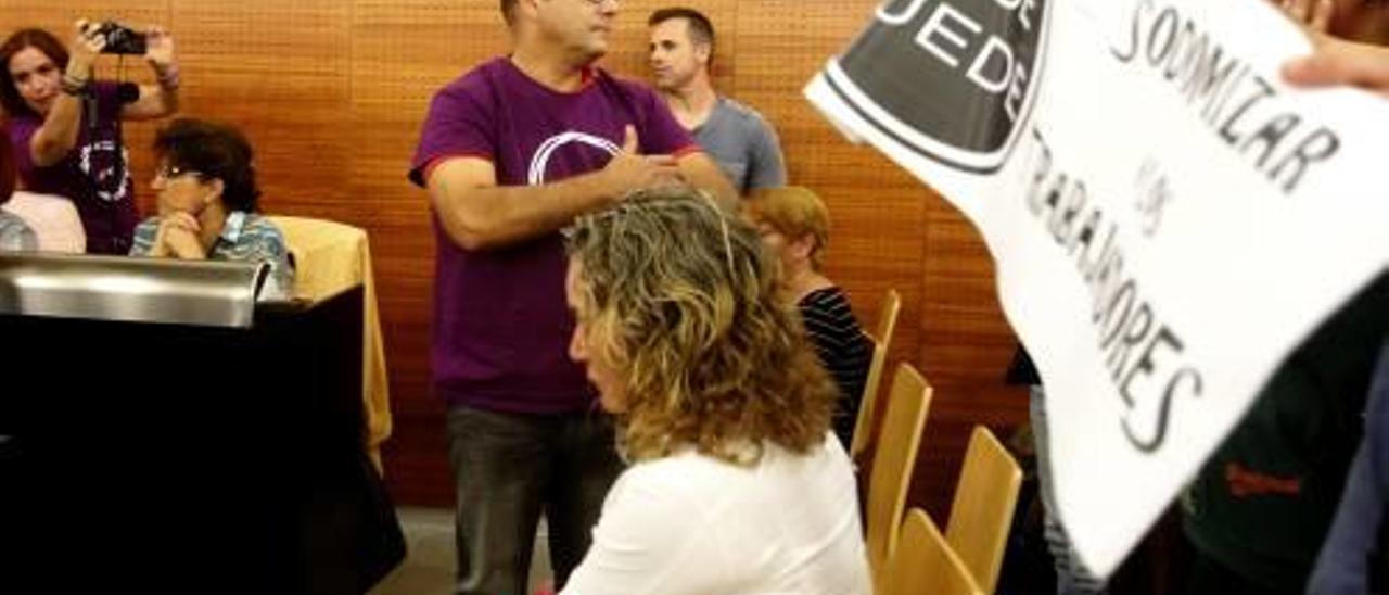 El PSOE aprueba la productividad y pide la dimisión de Zambrana