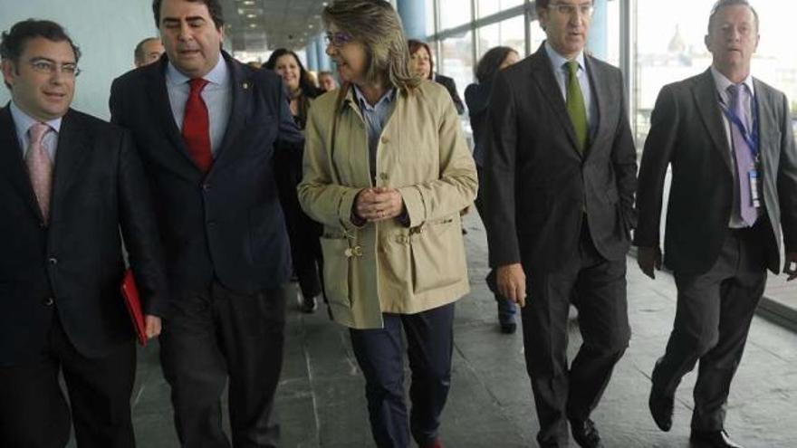 Domínguez, Negreira, Quintana, Núñez Feijóo y Ares en la llegada al congreso, ayer. / carlos pardellas