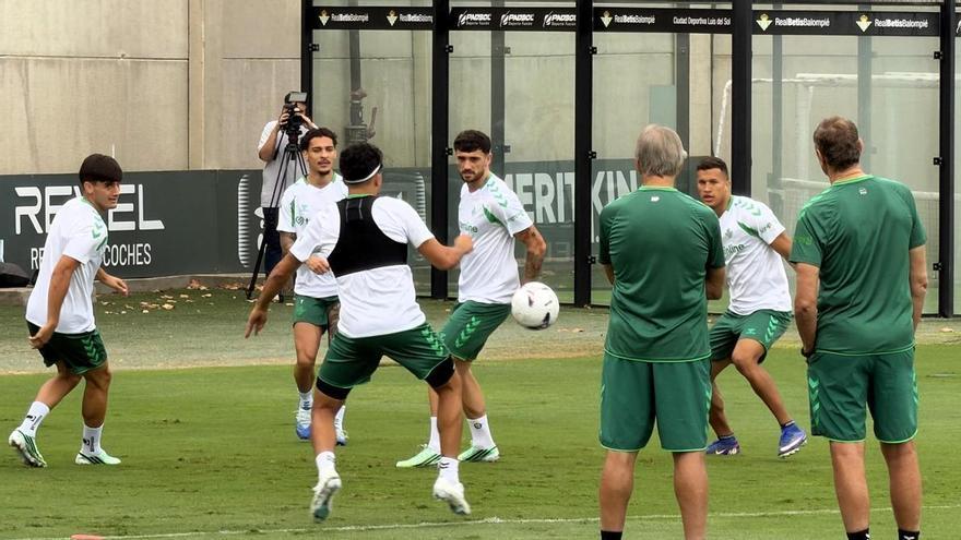 El peaje del parón internacional para Manuel Pellegrini: los miles de kilómetros que amenazan al once del Betis