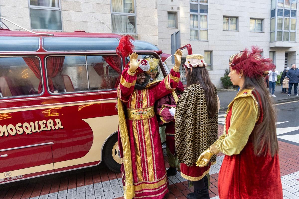 Los Reyes Magos recorren las calles de Santiago