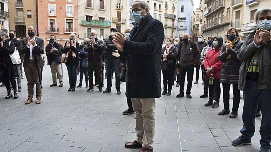 Quim Torra entre aplaudiments a la plaça Major