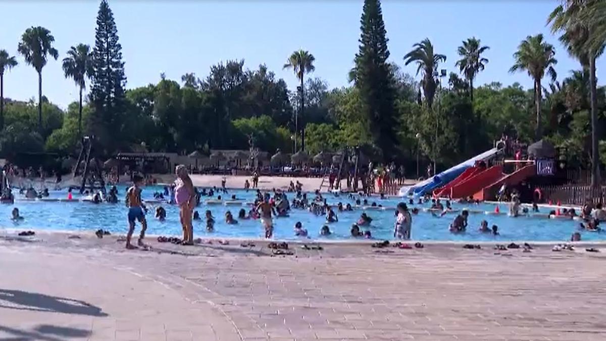 Los empleados de una piscina municipal niegan la entrada a una mujer con un velo que le cubría buena parte del cuerpo