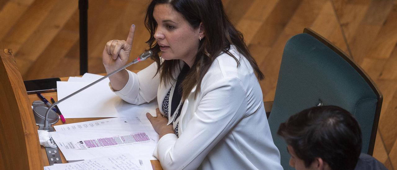 Sandra Gómez interviene durante el pleno del Ayuntamiento de València, este martes.