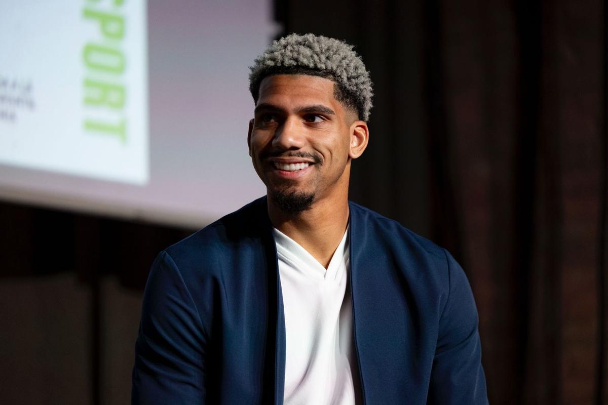 Ronald Araujo en la la recaudación de Relatos Solidarios