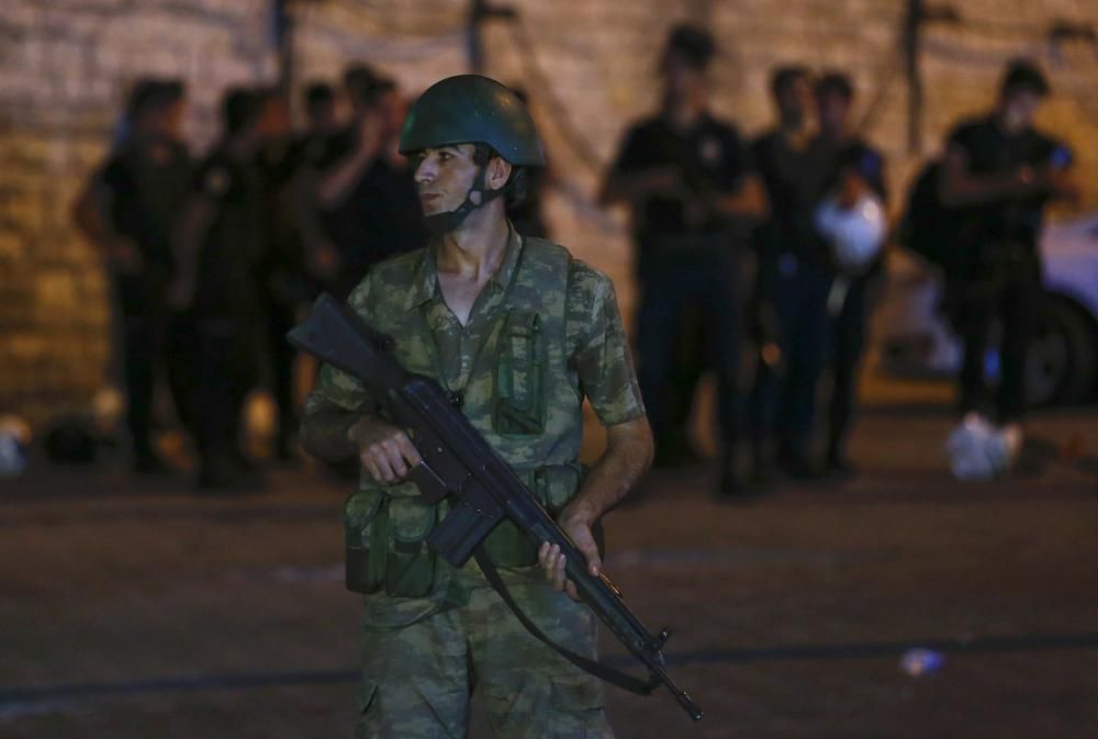 Soldats de l'exèrcit turc desplegats a Istanbul