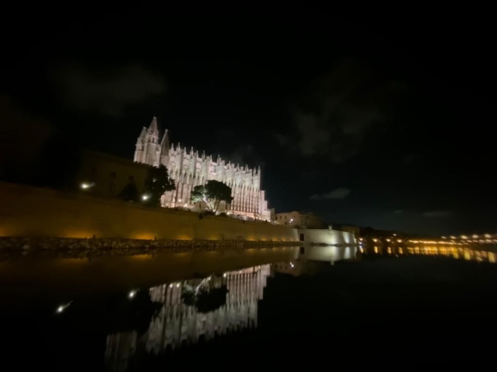 So hell strahlt die Kathedrale von Palma mit der neuen Beleuchtung