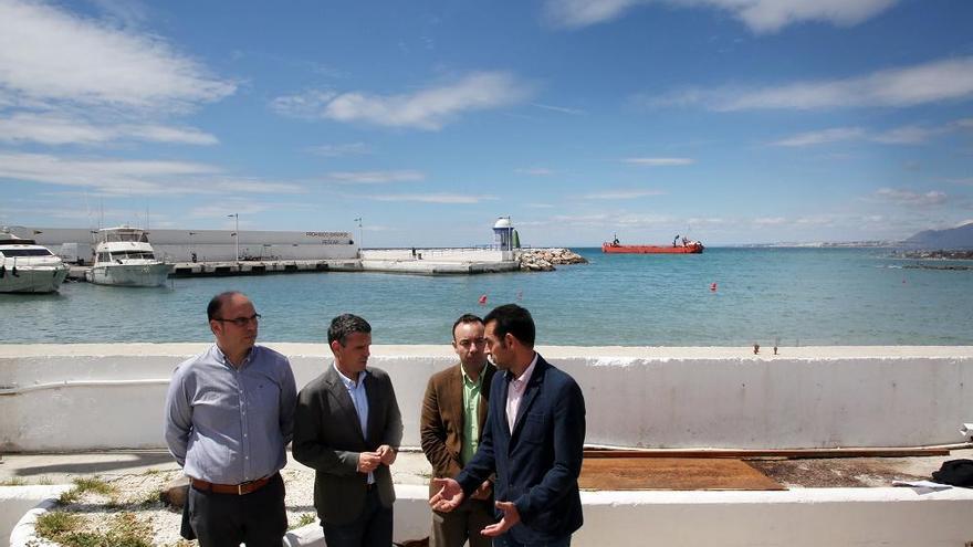 Pablo Cabrera, José Bernal, Antonio Sánchez y Miguel Díaz, en el Puerto Deportivo.