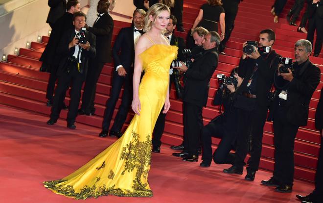 Kristen Dunst con diseño de John Galliano para Martin Margiela en Cannes