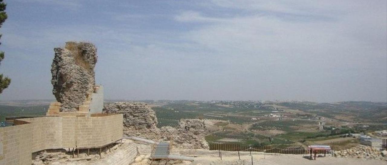 Vista del castillo de Aguilar de la Frontera.