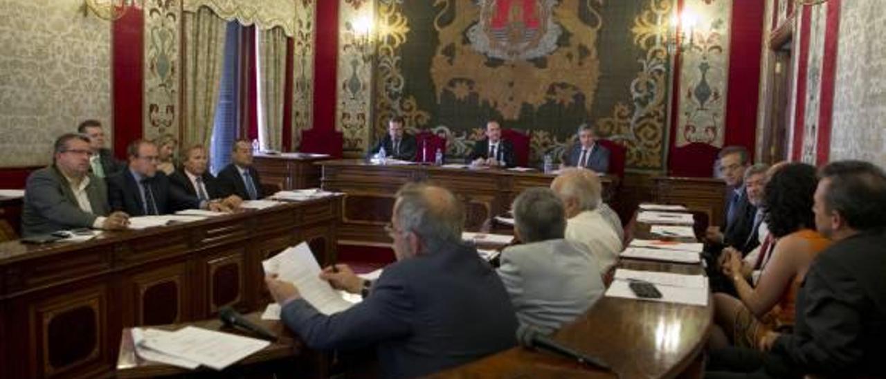 Reunión del Consejo Social sobre el macrocentro en Rabasa, ayer.