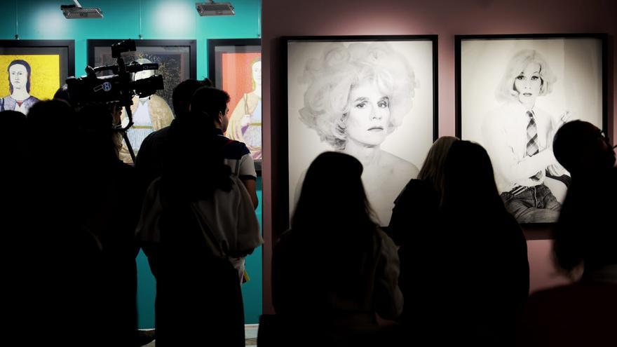 Las &#039;Marylin&#039;, sopas y travestis de Warhol llenan el Ateneo de pop