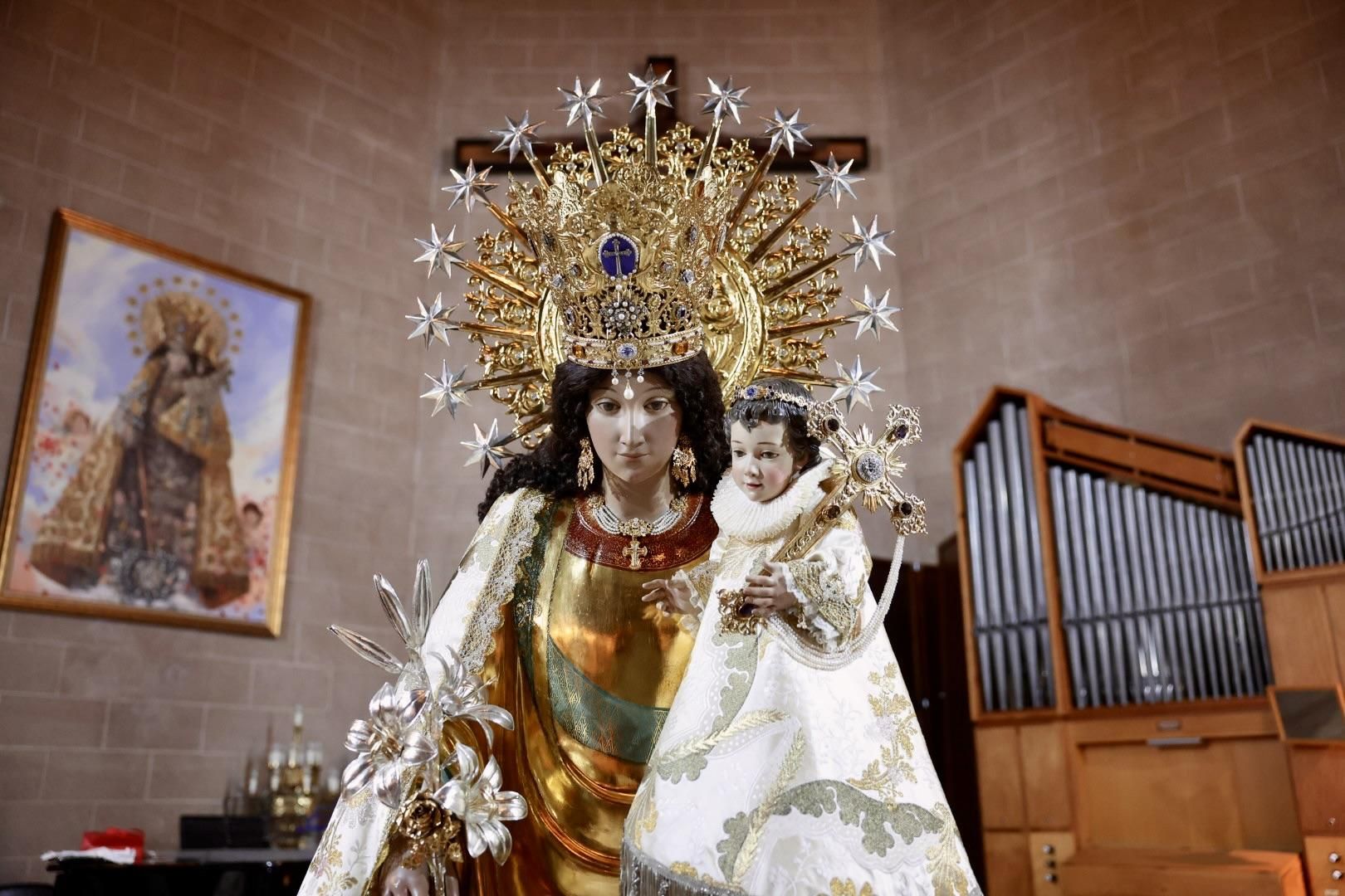 El Besamanos de falleras mayores y cortes 2024, en imágenes
