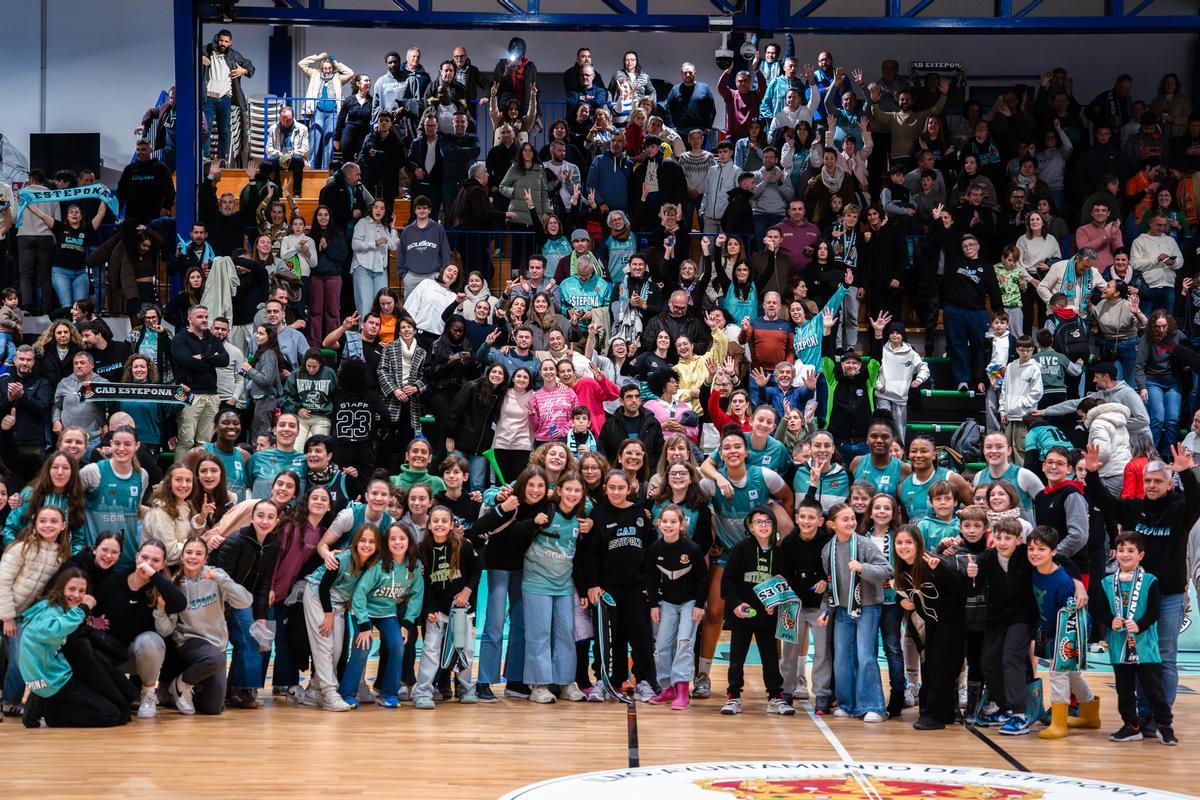 La fiesta en el Pineda tras el triunfo frente al vigente campeón liguero.