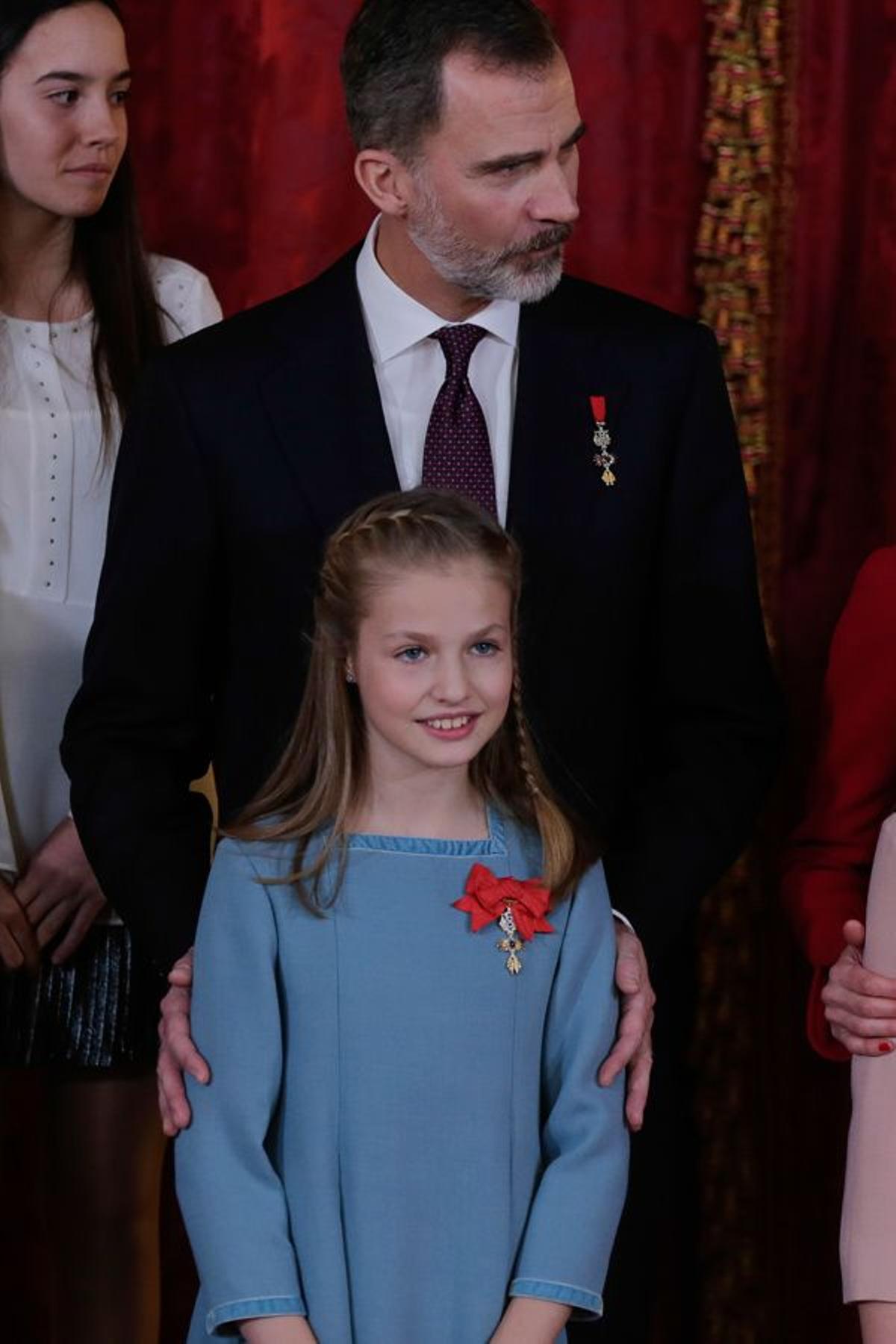 El rey Felipe VI impone el Toisón de Oro a la princesa Leonor