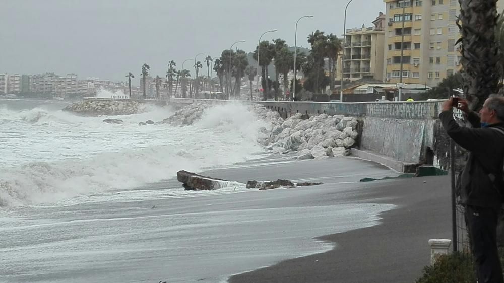 Temporal de viento y olas en las playas de Málaga