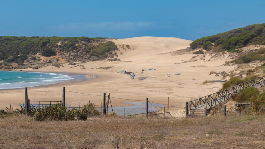 El nuevo proyecto del chef José Andrés en la playa de Bolonia se topa con la oposición de los ecologistas