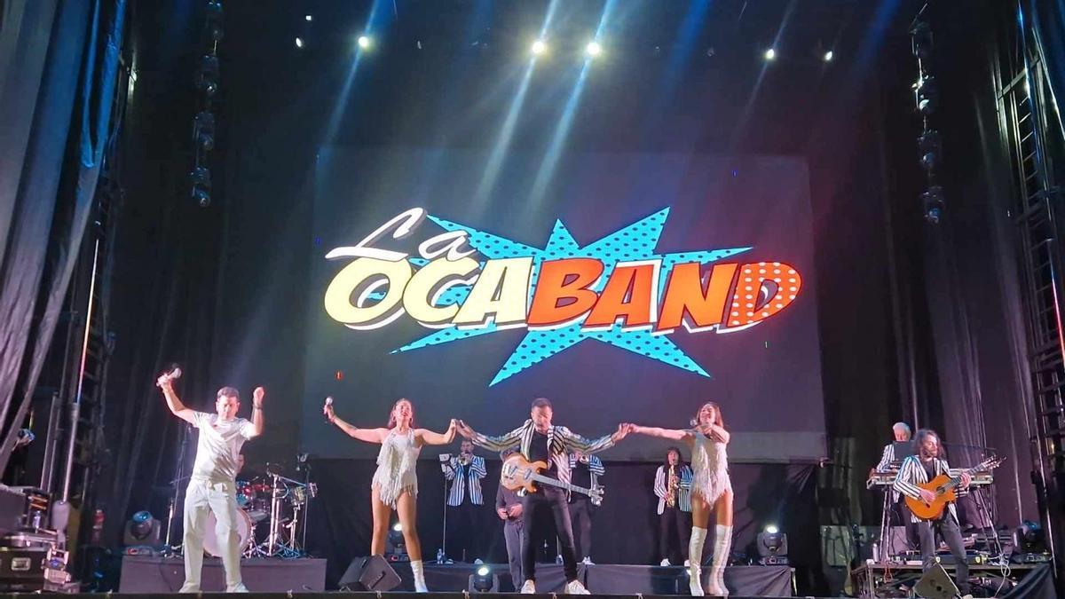 Integrantes de la orquesta La Ocaband en el escenario