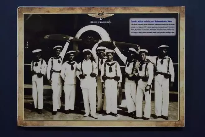 Exposición '100 años de aviación naval' en el Museo Elder de las Ciencias