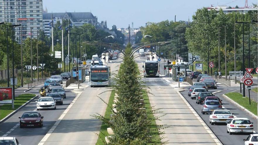 Servei de bus interurbà ràpid de Nantes (França), un dels que s´han analitzat com a model