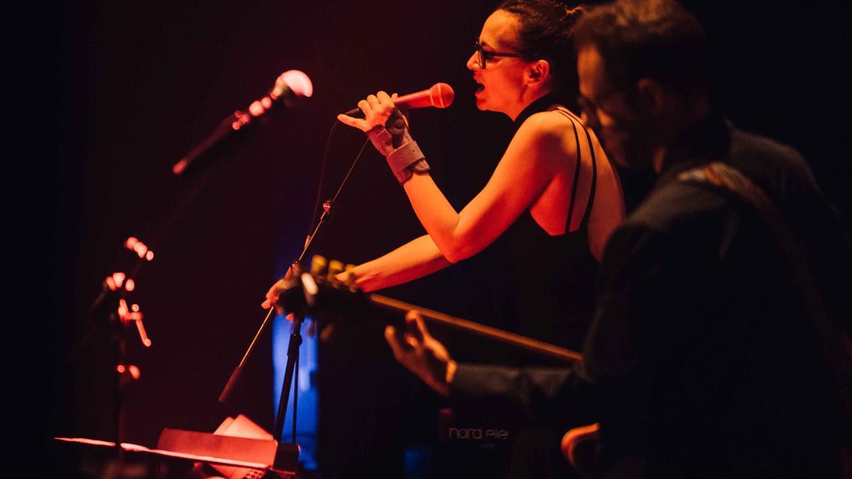 El concierto de Leonor Watling que abarrotó el Teatre Principal de Palma, en imágenes