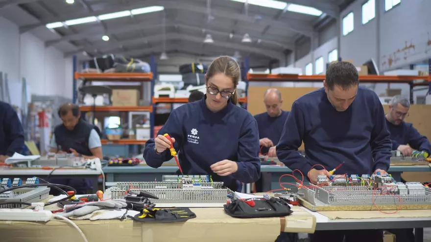 Así es ser mujer y estudiar una FP Industrial en Alicante: “Las empresas quieren esa figura femenina”