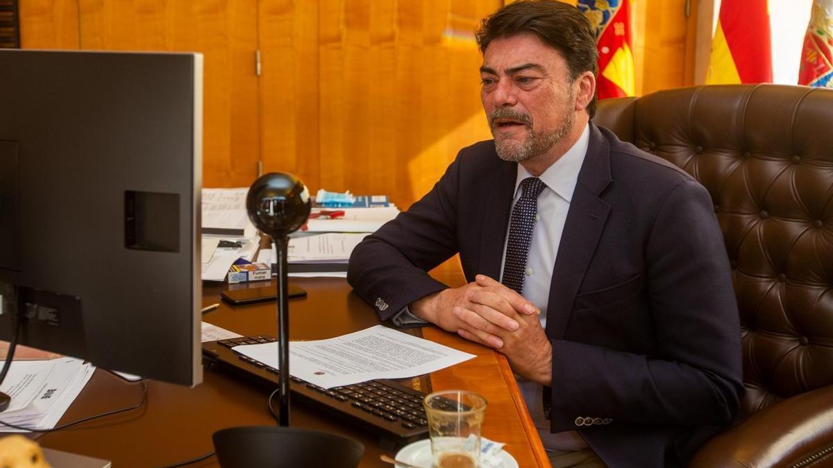 El alcalde, Luis Barcala, en su despacho en una imagen de archivo