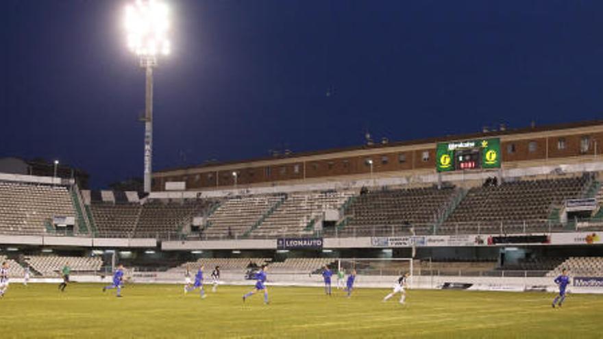 Una panorámica del estadio cuando aún tenía un aspecto decente.