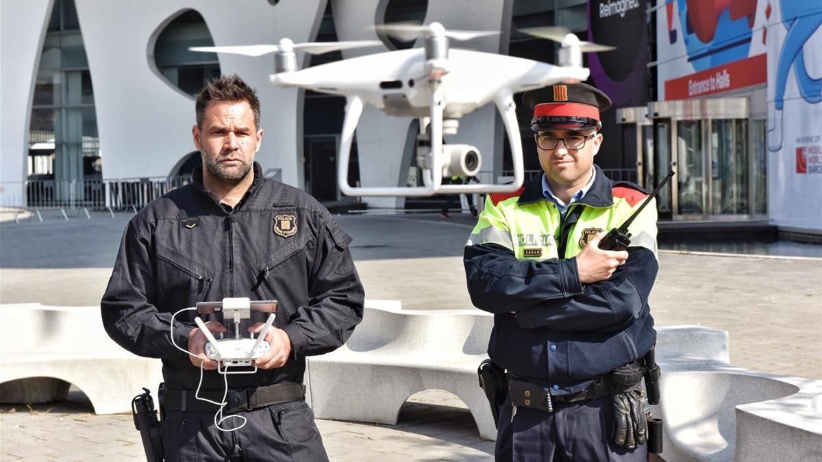 Los Mossos han presentado la vigilancia con drones que harán durante el congreso de telefonía móvil.