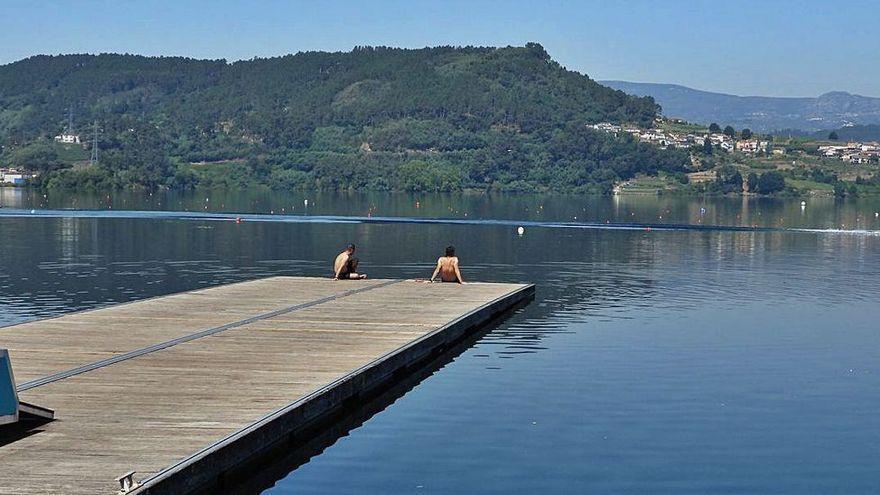 Pantalán desde el que se zambulló en el embalse el joven fallecido.